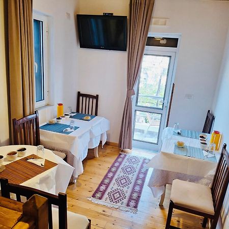 Guesthouse Riverside Берат Екстериор снимка