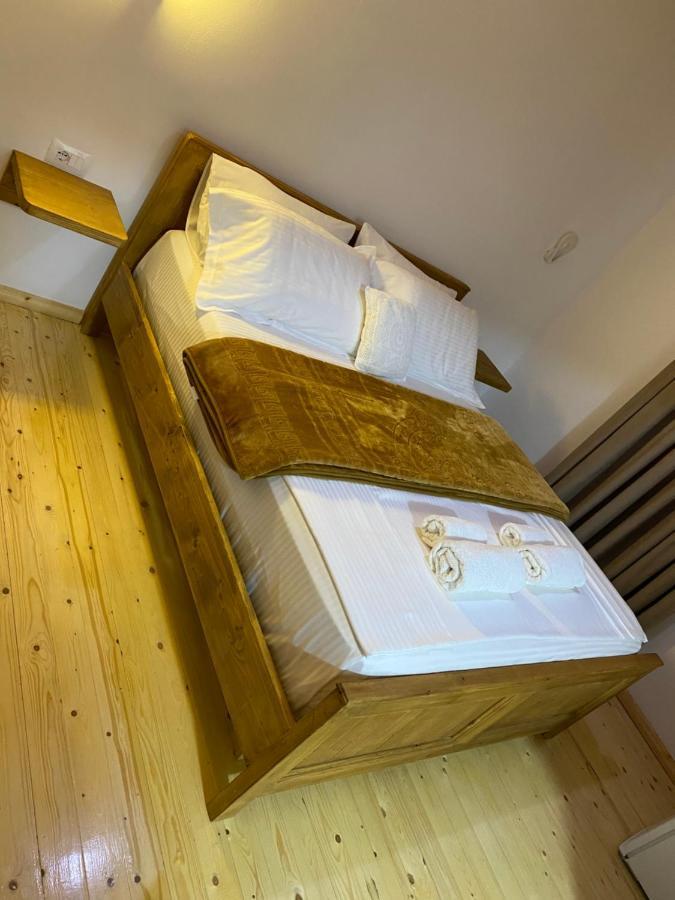 Guesthouse Riverside Берат Екстериор снимка