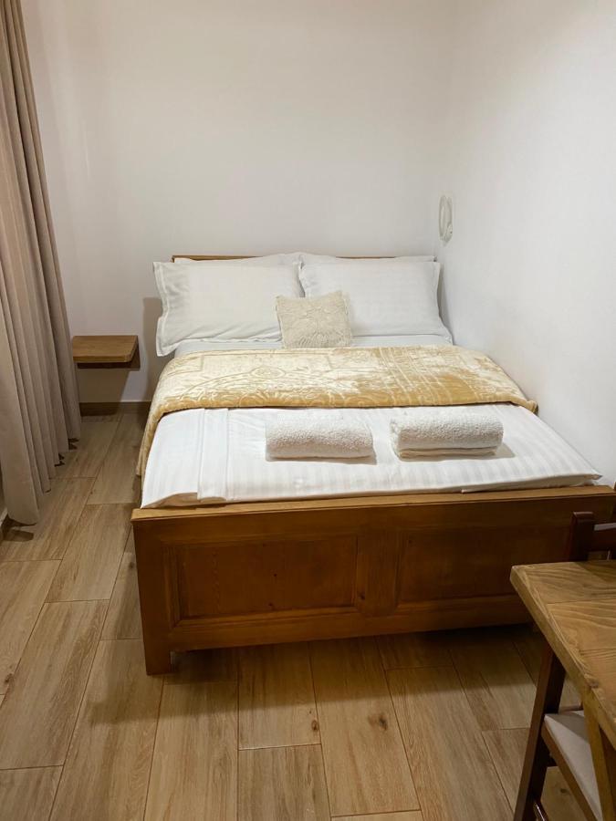 Guesthouse Riverside Берат Екстериор снимка