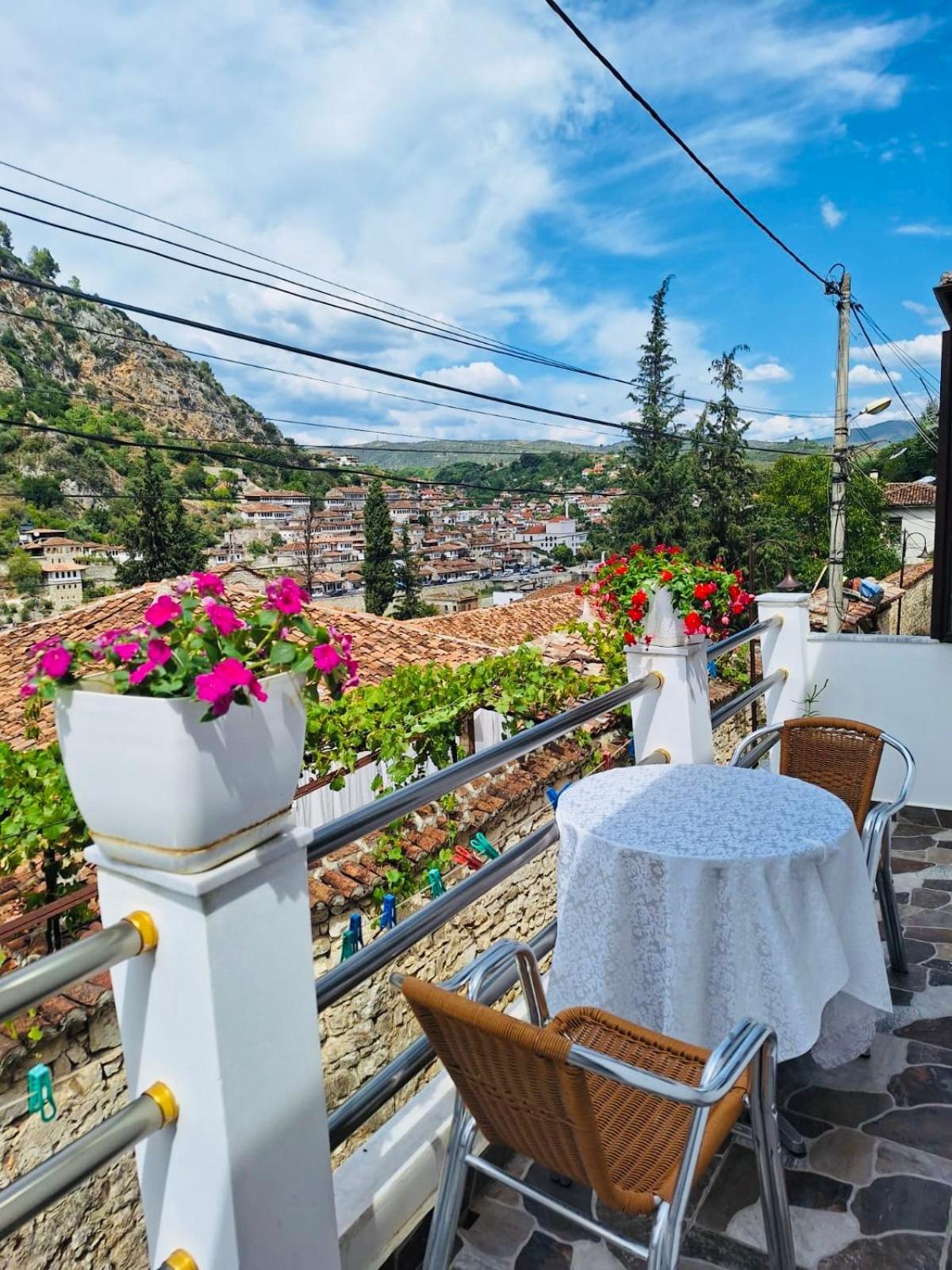 Guesthouse Riverside Берат Екстериор снимка